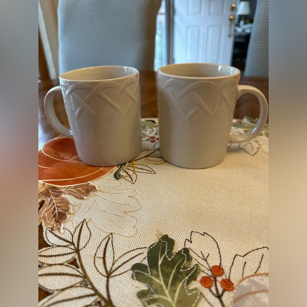Oneida Picnic Basket Weave coffee mugs set of two vintage excellent condition